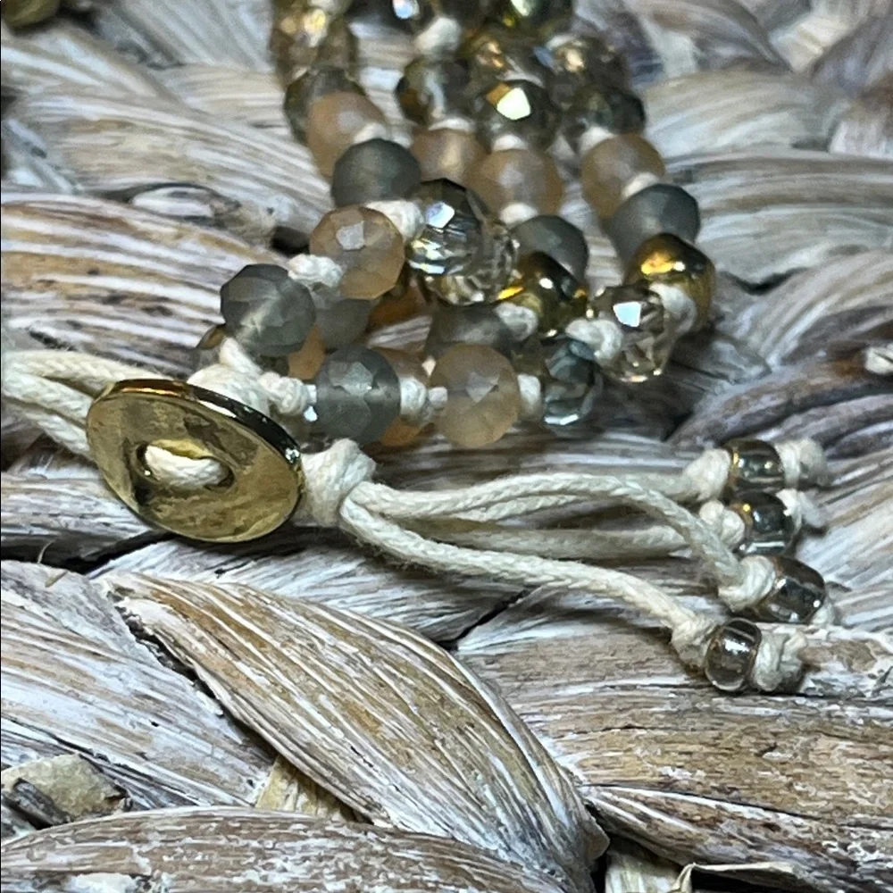 Elegant Beaded Bracelet‎ with Gold Accents